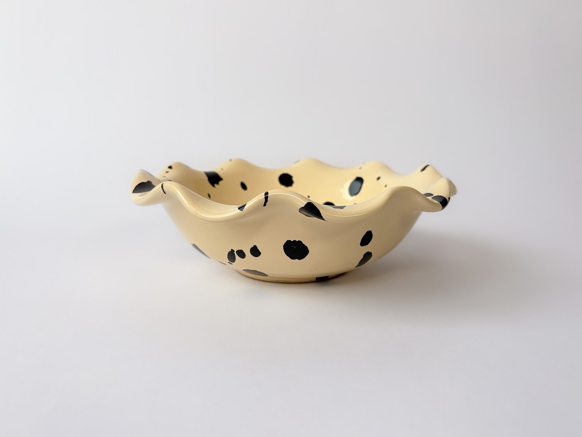Curvy Bowl by Ivo Angel