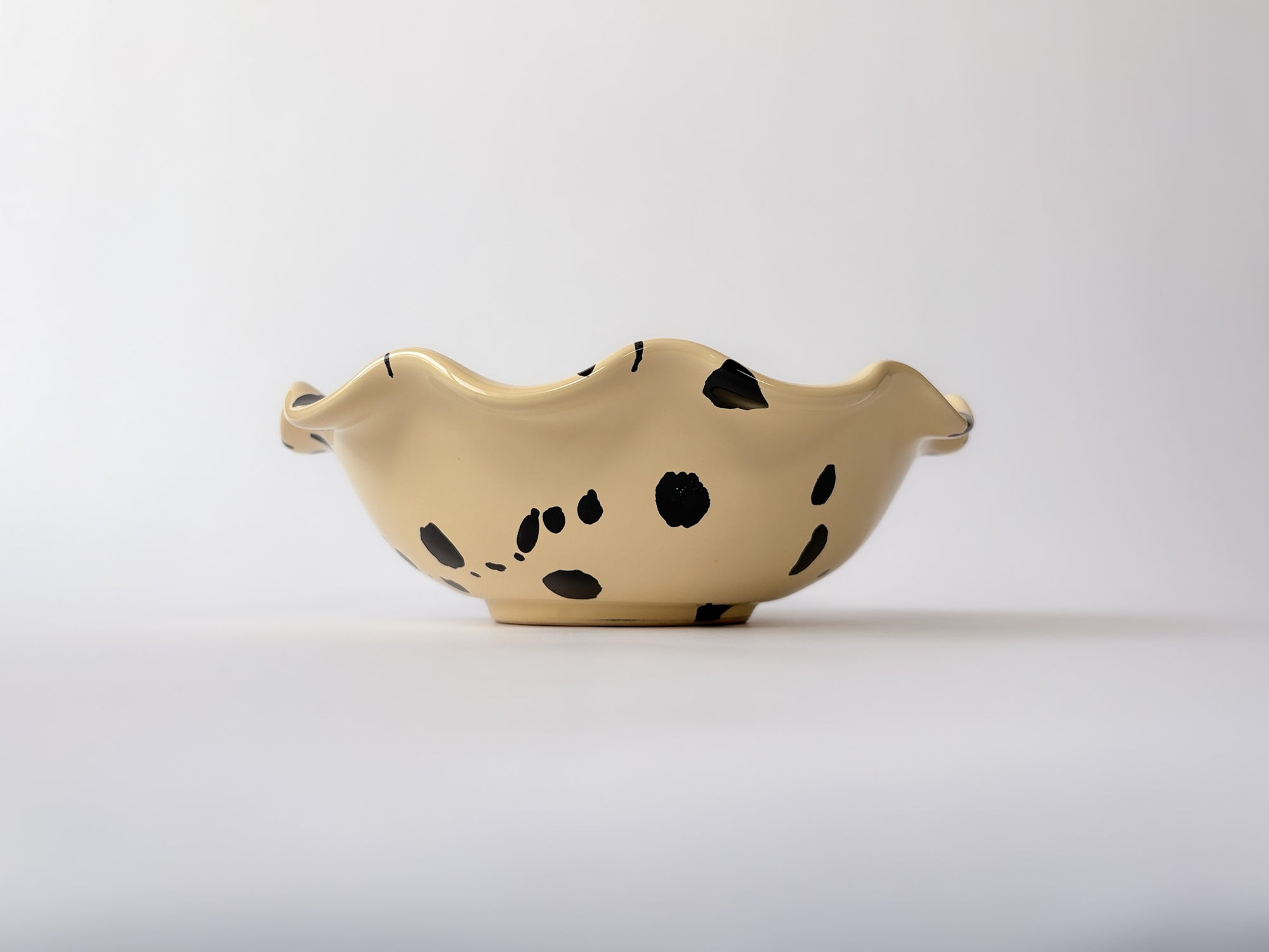 Curvy Bowl by Ivo Angel