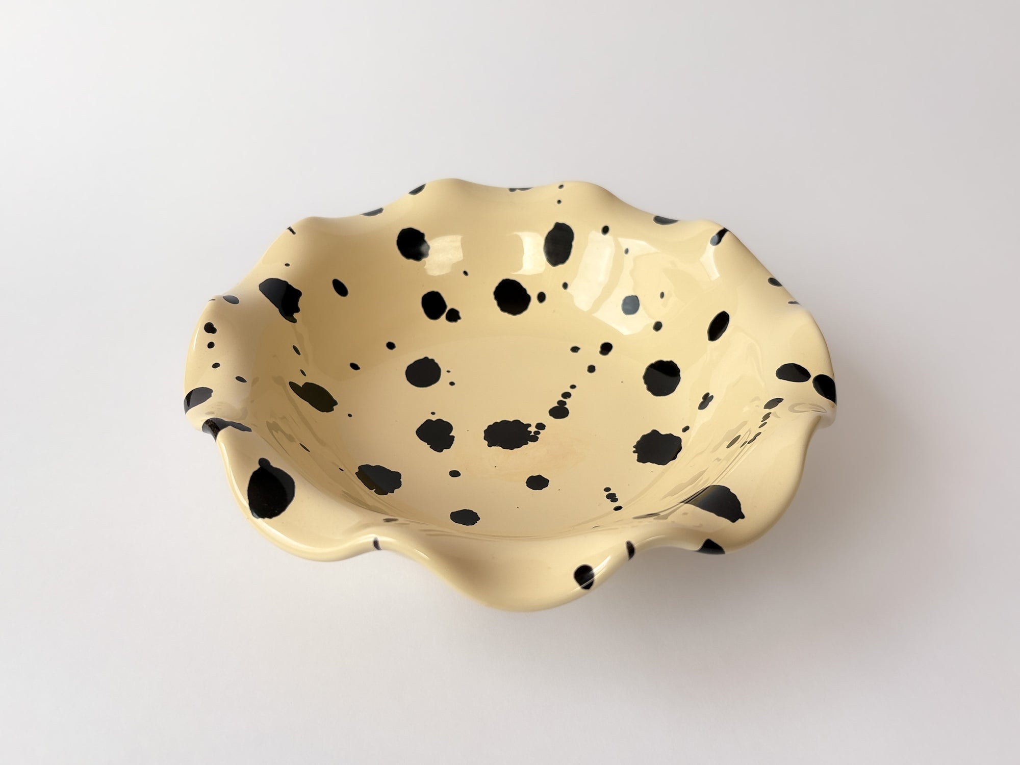 Curvy Bowl by Ivo Angel