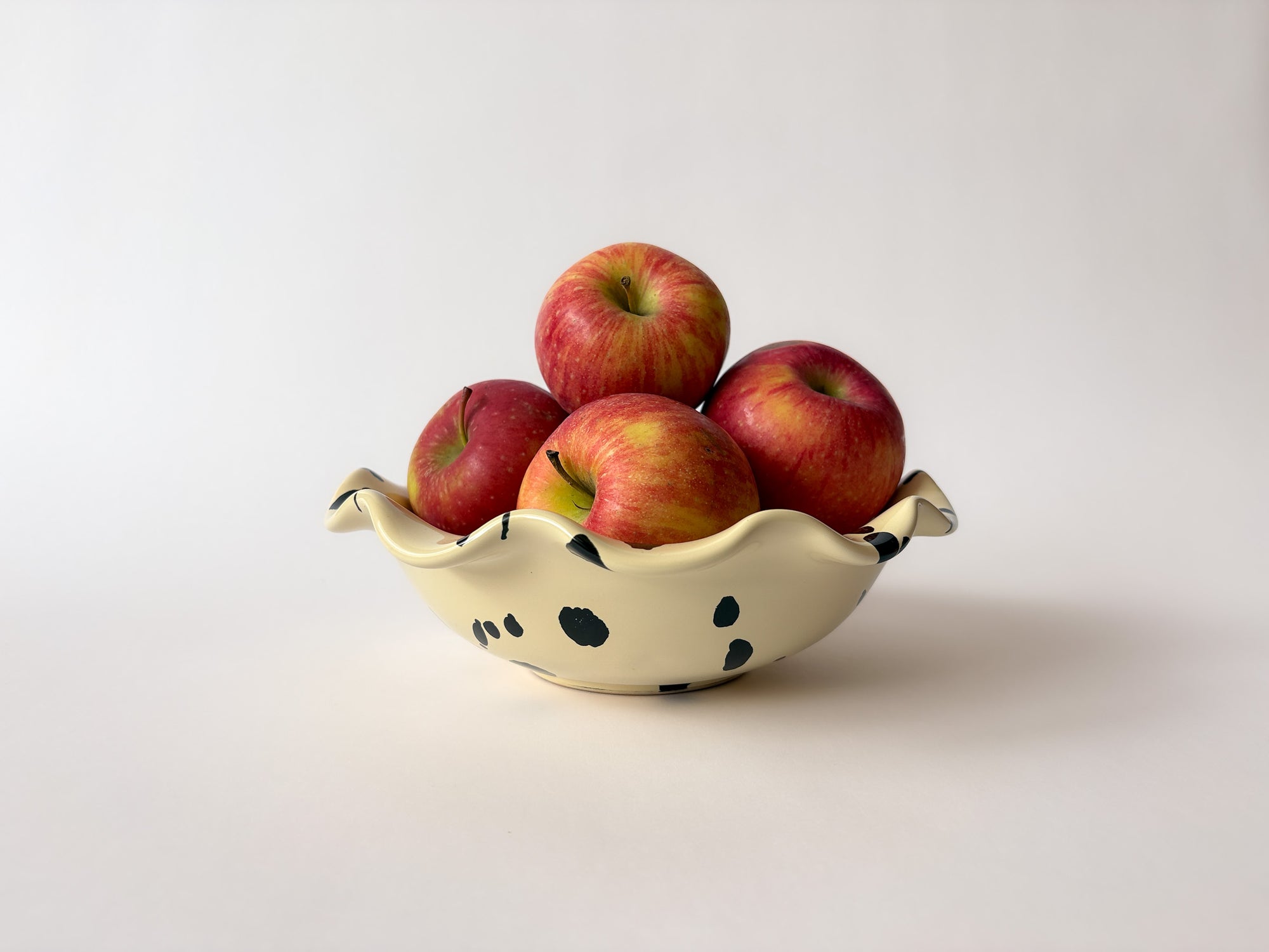 Curvy Bowl by Ivo Angel
