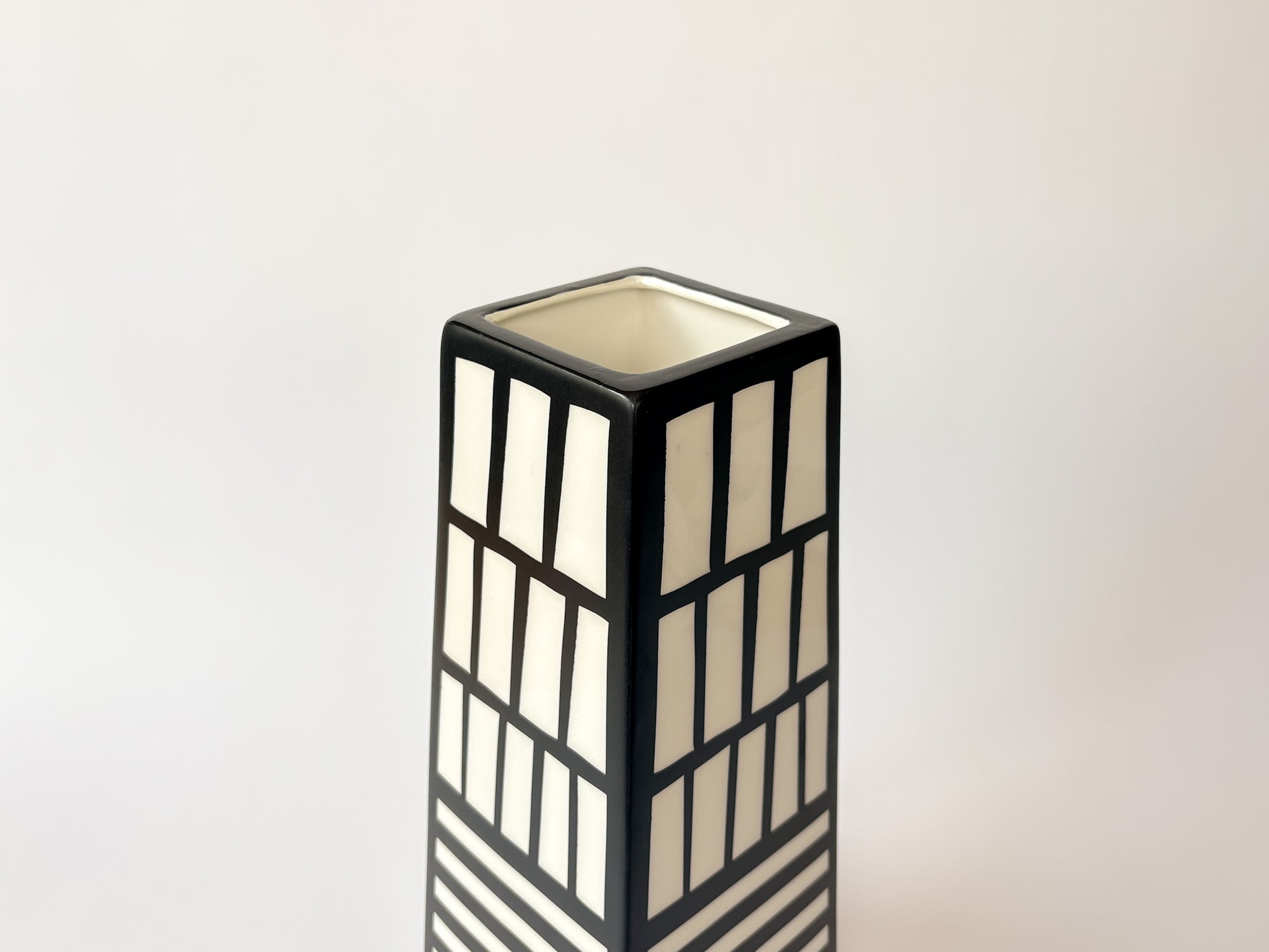 Luglio Vase by George Sowden for Memphis Milano